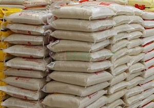 Buhari y 500 naira el «congo» de arroz