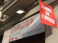 Librerías que hablan de África: “La Ploma” en Barcelona.  por LitERaFRicA