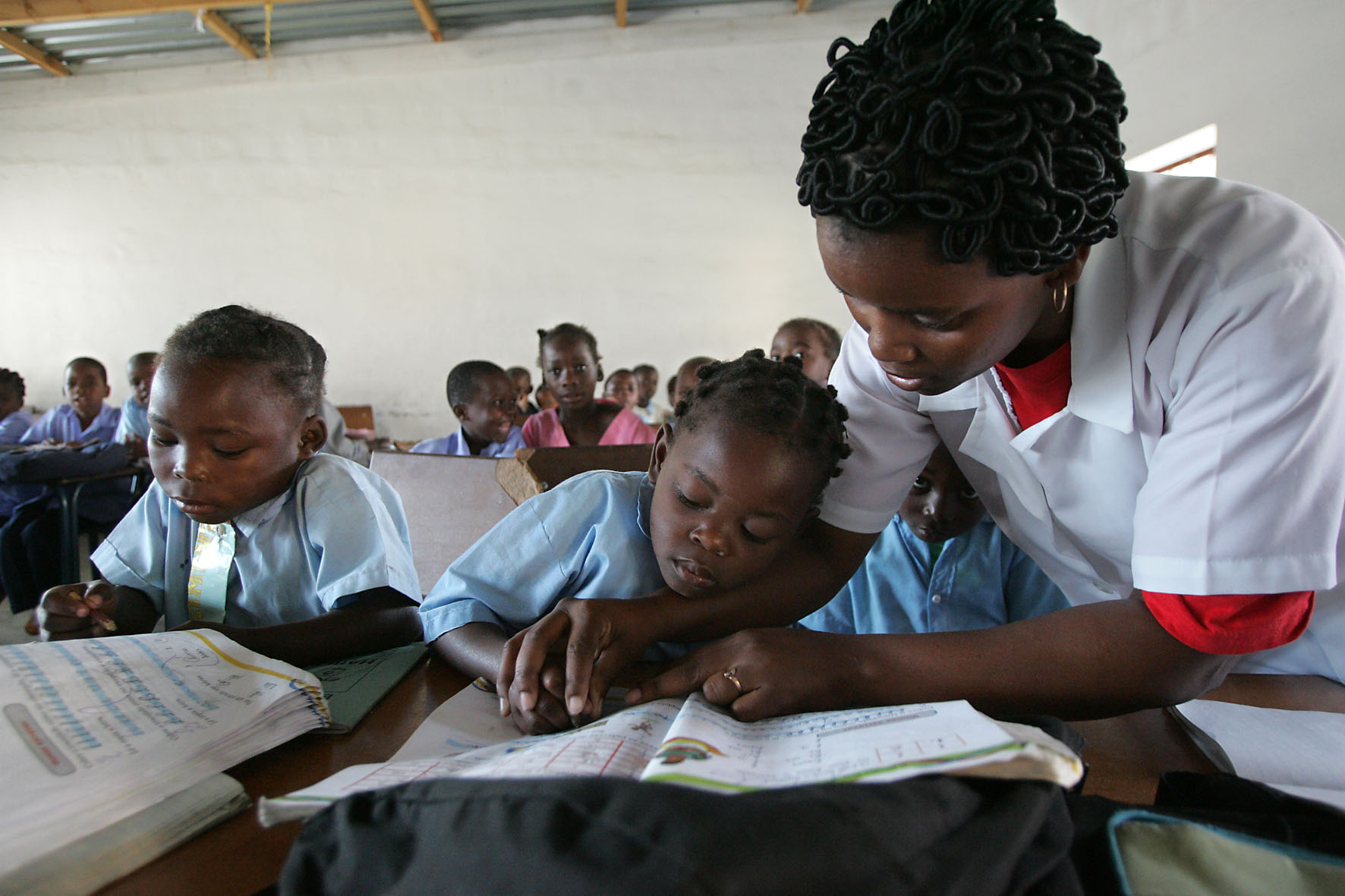 Transformaciones sociales en el  África  Negra: retos educativos en  Mozambique para la equidad social ,  por Ramón  Aguadero