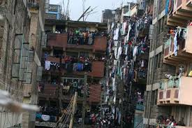 Un día en la vida de los inquilinos de las densas calles de Nairobi