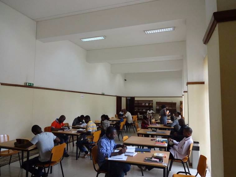 Bibliotecas africanas: donde el ingenio convive con la era digital, por  LitERaFRicA