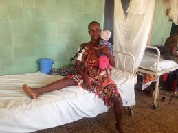 En los hospitales de Nigeria las costosas  facturas  dejan a las madres y a sus recién nacidos atrapados