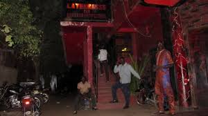 La  prostitución,   el  verdadero negocio   de  los  bares-restaurantes   de  muchas  ciudades   de  Malí