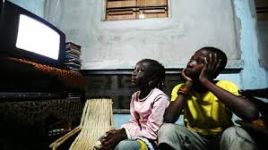 La evolución de la televisión y el concepto del tiempo en familia en el África urbana
