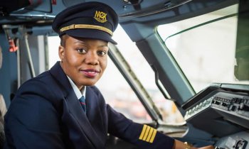 La primera mujer piloto de Mozambique habla sobre sus desafíos