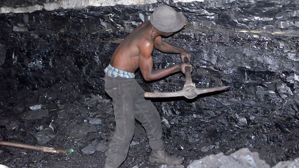 «Electricidad barata en Sudáfrica  obtenida a expensas de la salud de los mineros del carbón»