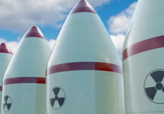 Amenazando nuestra seguridad, financiando a las empresas fabricantes de armas nucleares
