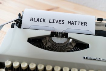 Carta abierta: Escritores africanos en solidaridad con los Afroamericanos,  por  Afribuku