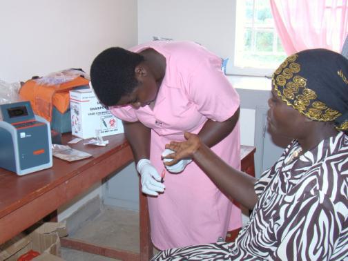midwife_draws_blood_to_establish_hiv_patients_cd4_count__7242176744_.jpg