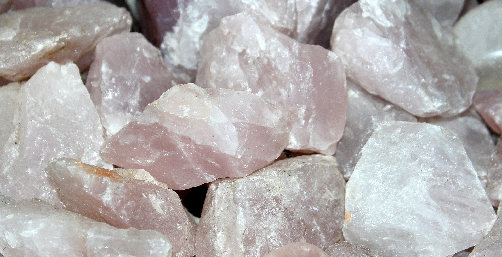 rose-quartz-1140859_1920.jpg