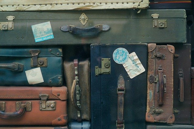 suitcase_refugee.jpg
