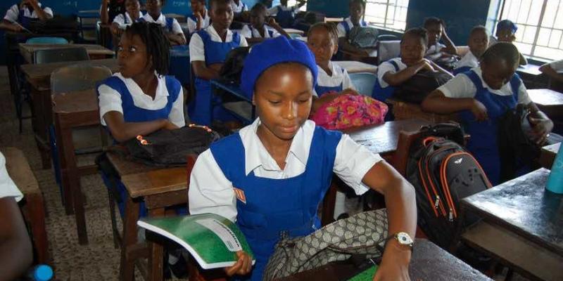 Algunos países africanos instauran políticas para que las niñas embarazadas y madres adolescentes puedan seguir asistiendo a la escuela