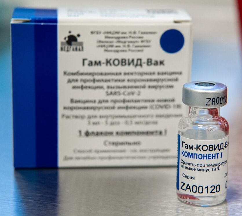 poseschenie_punkta_vakcinacii_ot_covid-19__s._sobyanin__dekabr__2020___3__cropped_.jpg