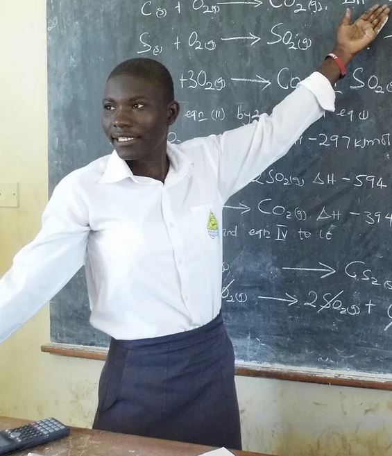 La triplicación de salarios para los profesores de ciencias en Uganda agrada y divide