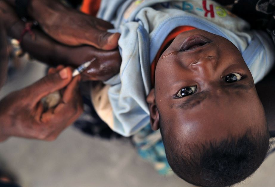 Un brote de sarampión mata a 698 niños en Zimbabue
