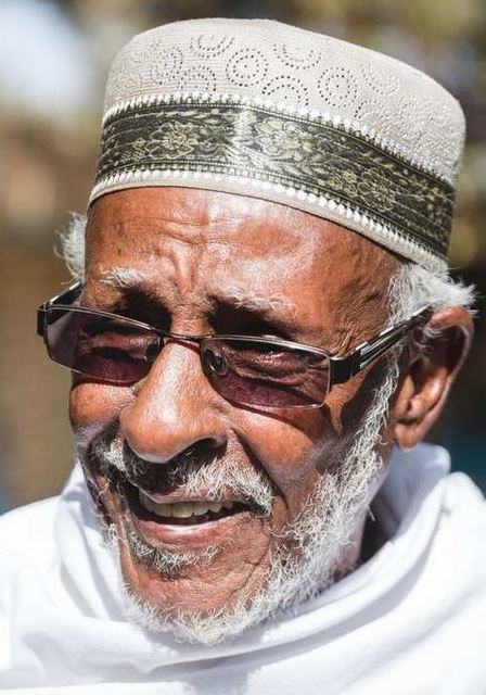 Último adiós al poeta Mohamed Ibrahim Warsame “Hadraawi”
