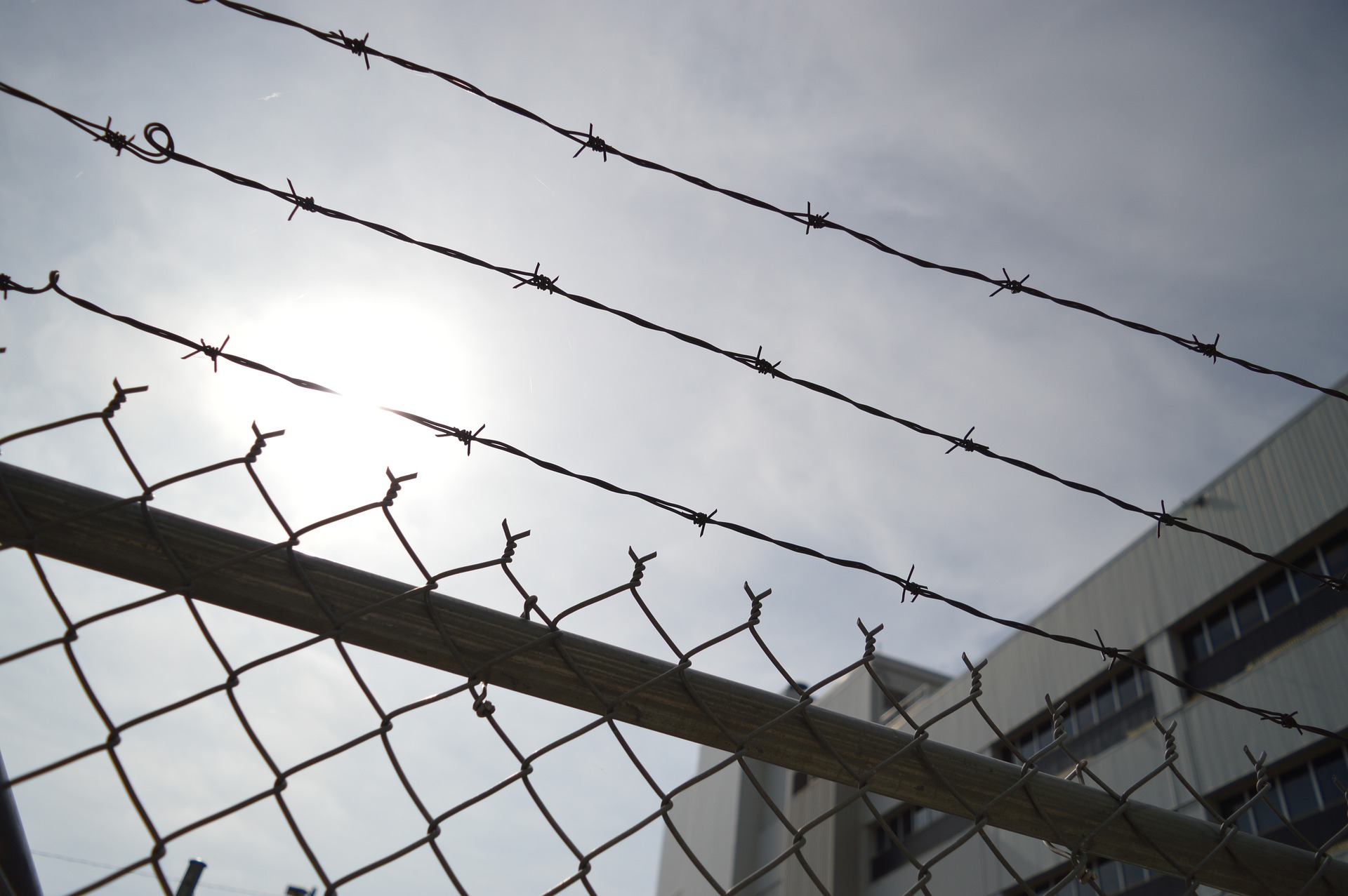 barbed-wire-g6387d067d_1920.jpg