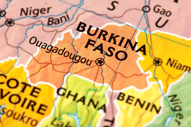 Cientos de personas se manifiestan en la capital de Burkina Faso contra un posible golpe de Estado al poder de la Transición