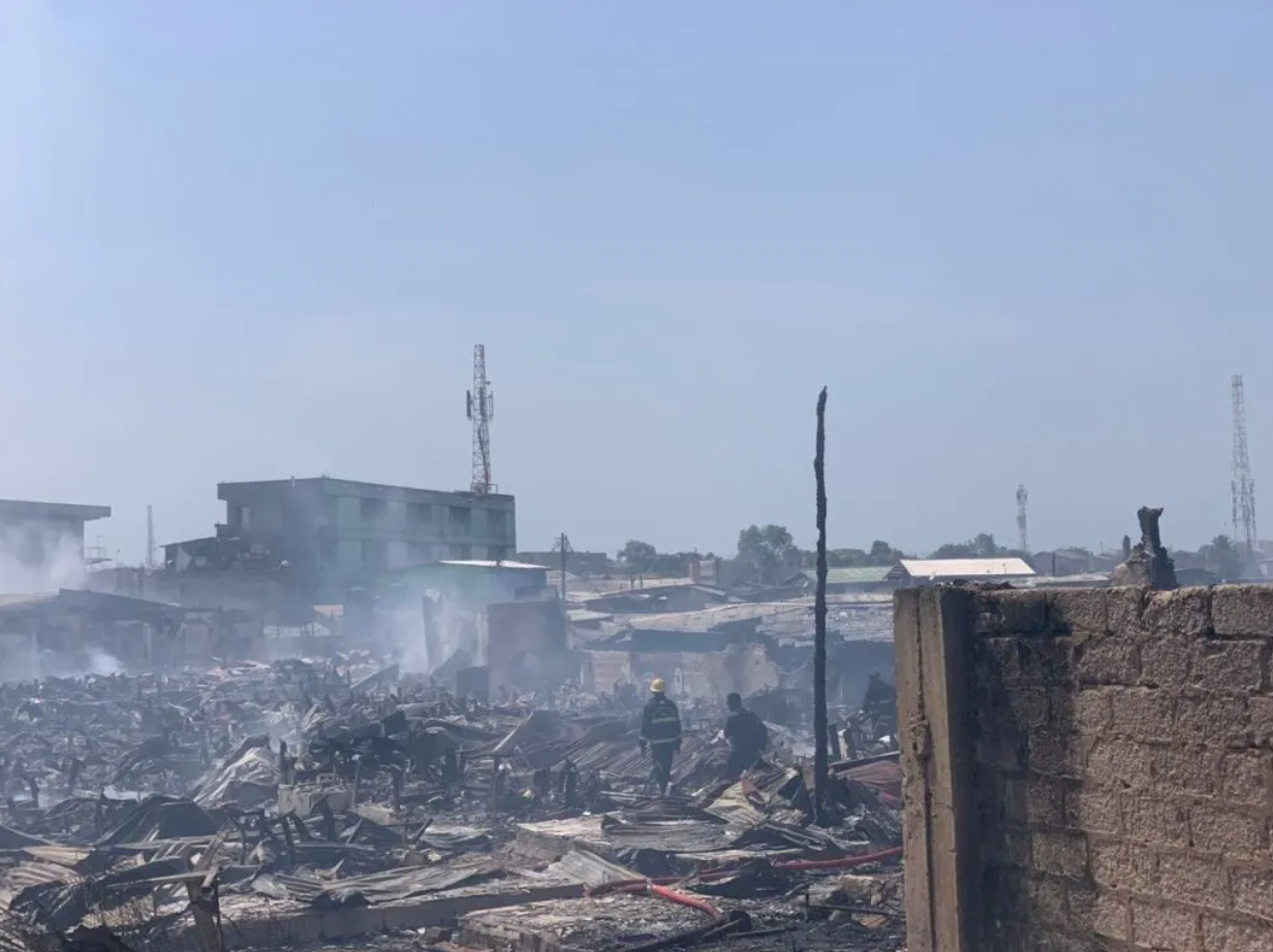 Se incendia un mercado de la capital de Ghana