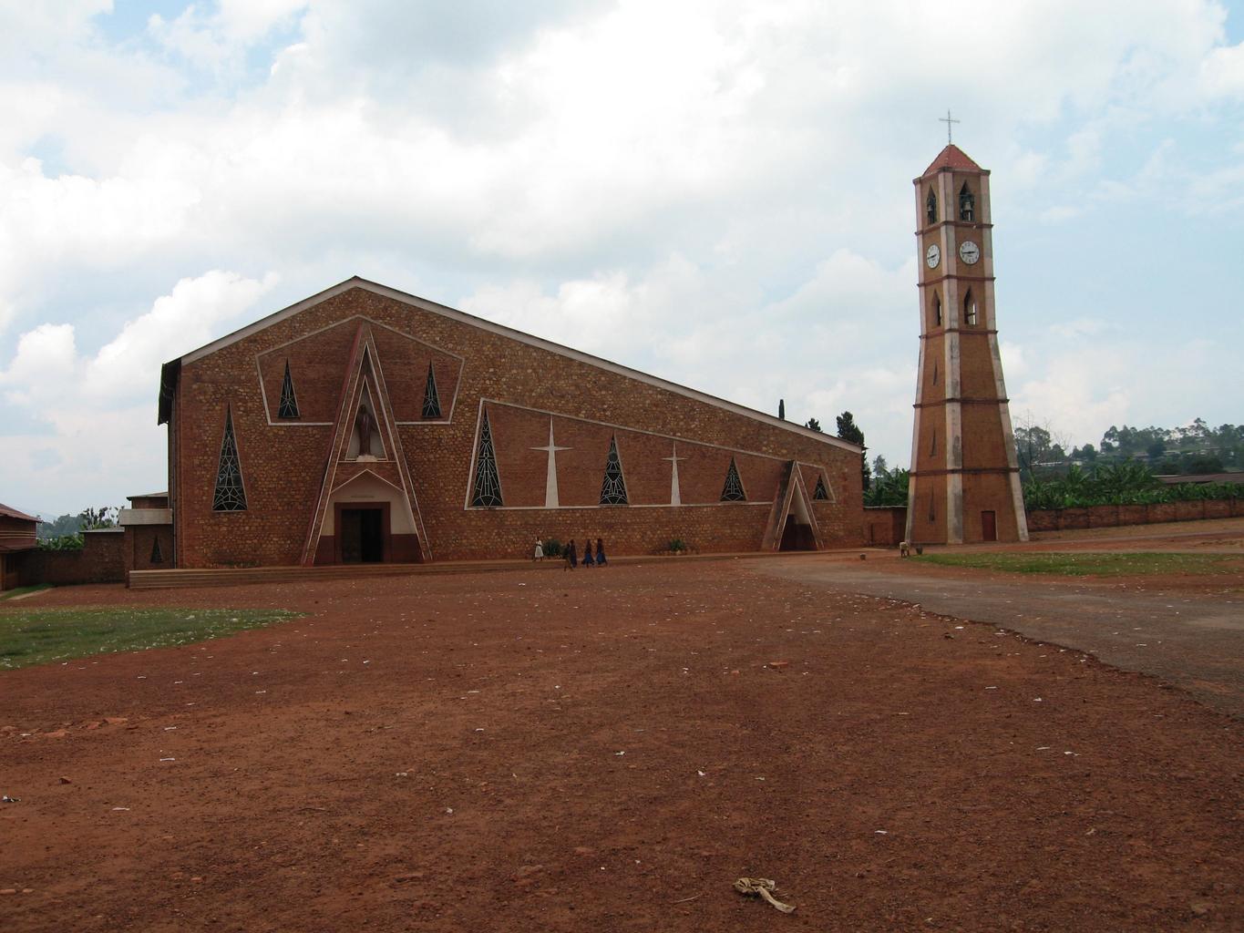 La archidiócesis de Gitega denuncia que se promueve el libertinaje y la destrucción de la cultura de Burundi en los centros educativos