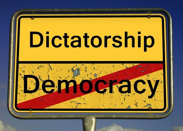 democracia_dictadura_politica_cc0.jpg