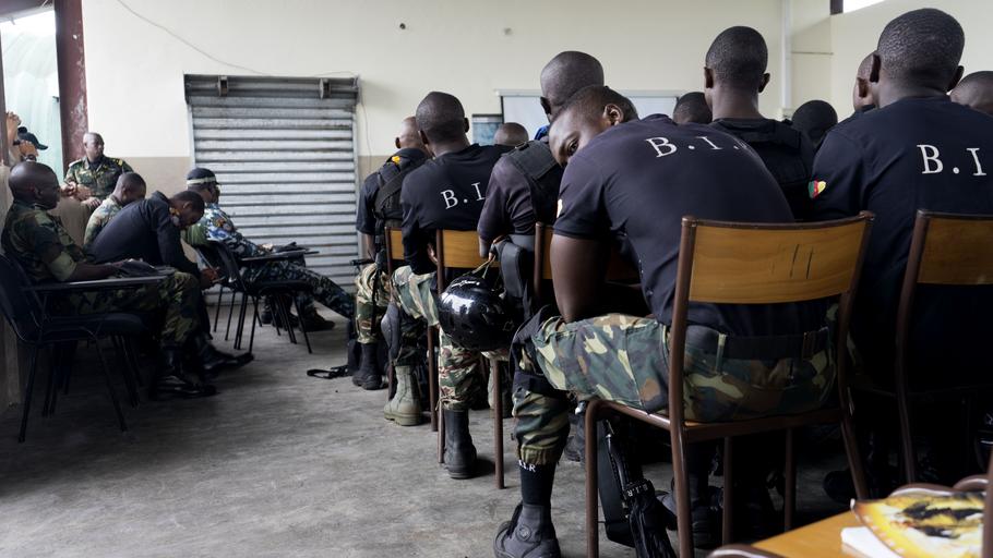 Hombres armados masacran a 21 personas en Nigeria