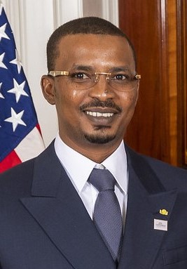 Mahamat Deby jura como presidente de Chad