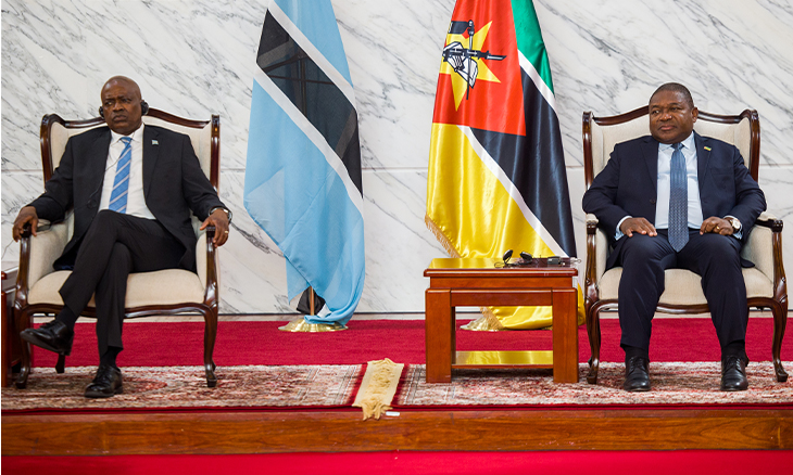 Mozambique recibe al presidente de Botsuana
